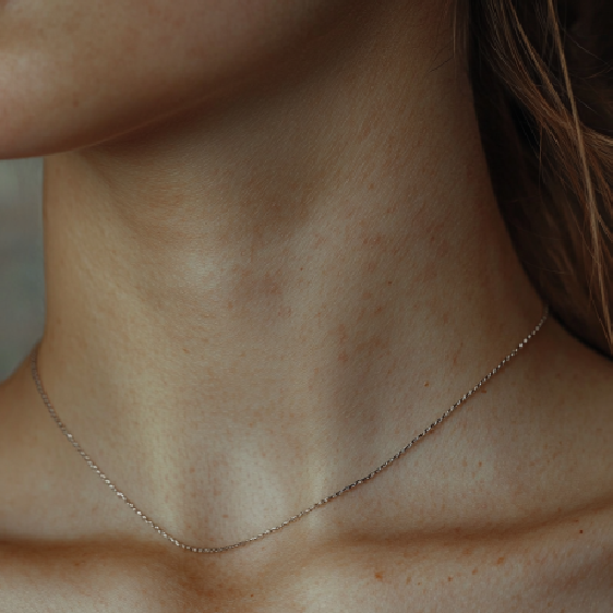 Зморшки на шиї: Чому вони трапляються і як їх позбутися